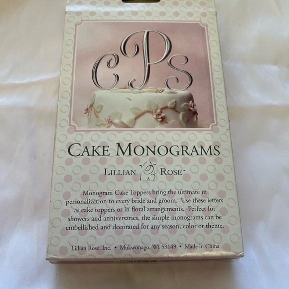 Silver Cake Monogram Topper With Rhinestones `R’ - Picture 3 of 3